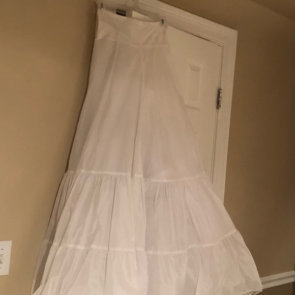 wedding dress, veil,petty coat tiara - Picture 11 of 15